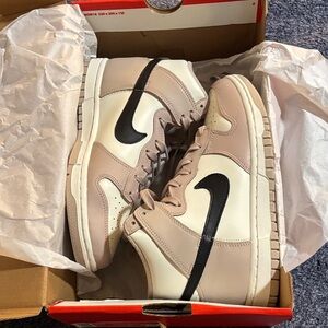 Womens Nike Dunk High Sneakers